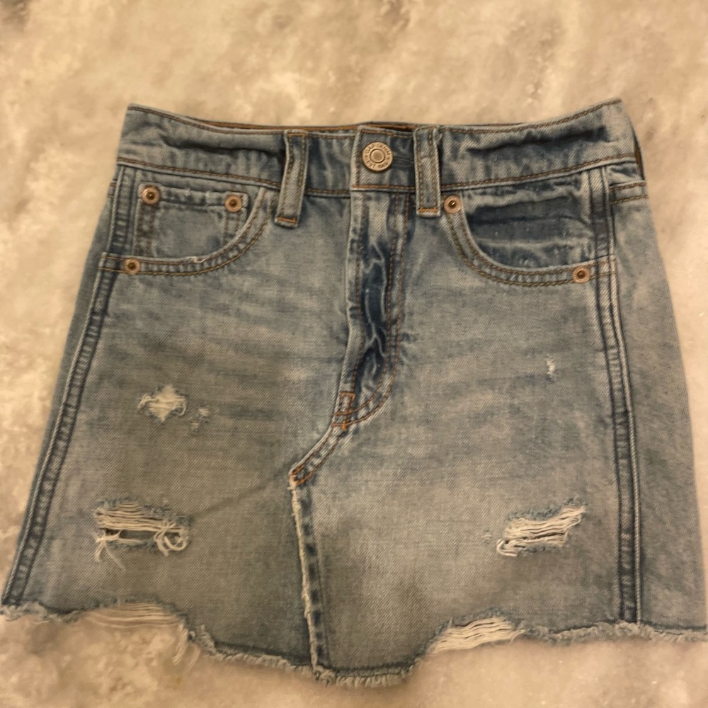 Girls Gap jean skirt size5 with trendy rips